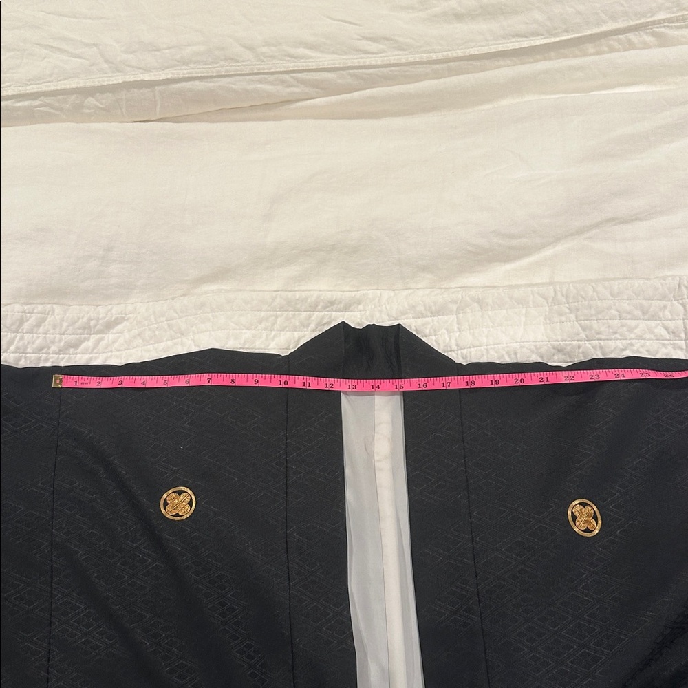Vintage Silk Haori Kimono Jacket w/ Gold Crests - Picture 11 of 12